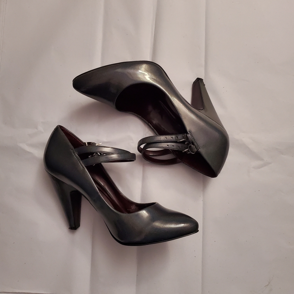 Jessica Simpson Metallic Gray Double-Strap Pointed-Toe Heels